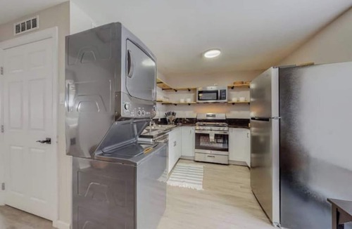 Pueblo Alto Apartment | ⟫ Dog Run & Courtyard 2 Bedroom Apt w/King Bed W&D