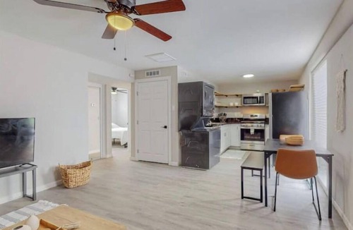 Pueblo Alto Apartment | ⟫ Dog Run & Courtyard 2 Bedroom Apt w/King Bed W&D
