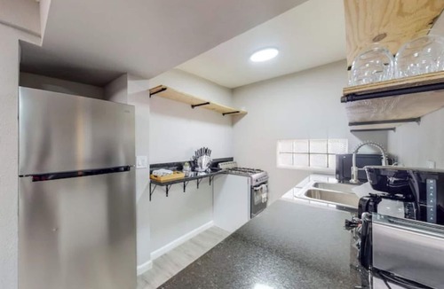 Pueblo Alto Apartment | ⟫Dog Run & Courtyard 2 Bedroom Apt w/King Bed W&D