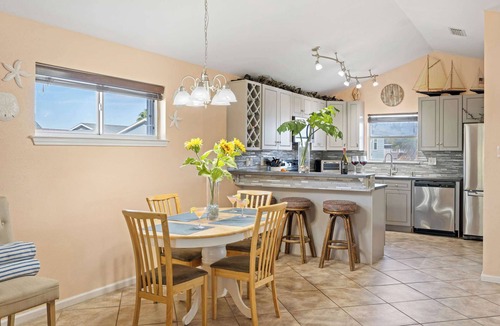 Leeward Sands House | Dogs, Boat Parking, Beach Access | Sunflower Hello