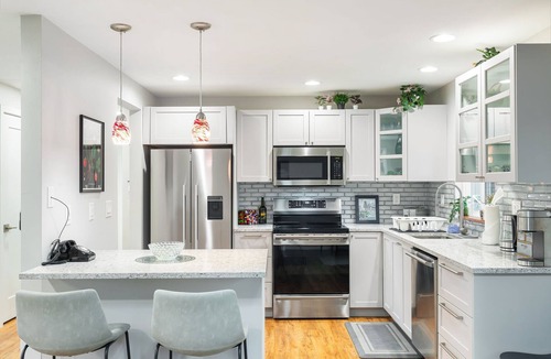 White Center House | Dogs OK | Large Deck | 20 Min to World Cup Games