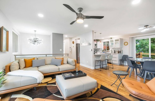 White Center House | Dogs OK | Large Deck | 20 Min to World Cup Games