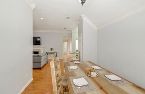 George Bush Park/Eldridge House | Dogs Welcome, Fenced Yard: Richmond Retreat!