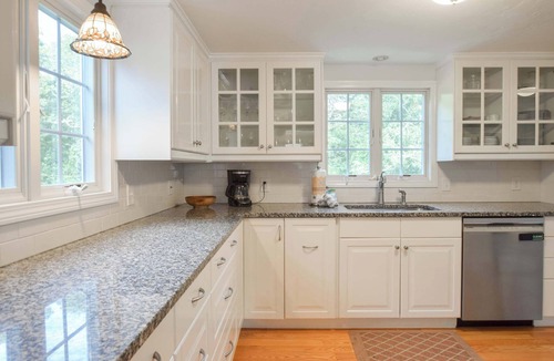 East Harwich House | Dogs welcome, huge yard right next to Rail Trail!