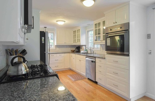 East Harwich House | Dogs welcome, huge yard right next to Rail Trail!
