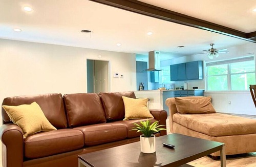 Mesquite House | Dogwood · Beautiful Renovated Open Space Full House