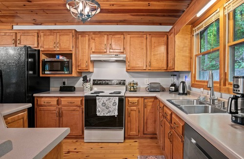 Martin House | Dogwood Cabin w/Dock!