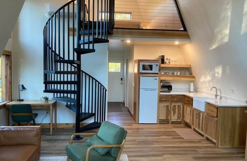Rogers House | Dogwood Den- Cozy Forest A-Frame Near Bentonville