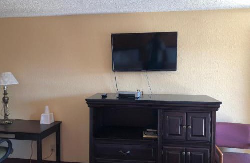 Springfield Hotel | Dogwood Park Inn