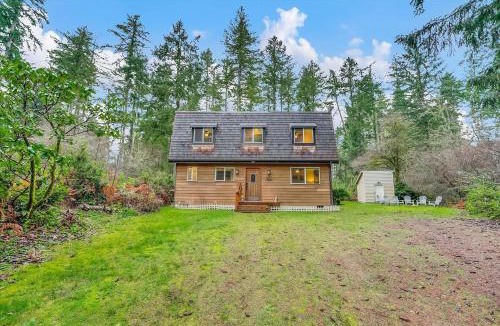 Anderson Island House | Dogwood Place