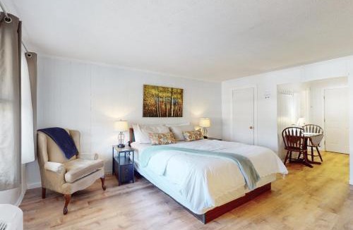 Flat Rock Hotel | Dogwood - Unit 603