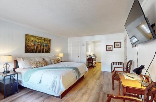 Flat Rock Hotel | Dogwood - Unit 603