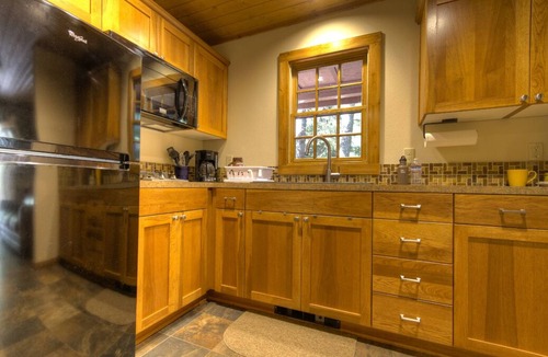 Government Camp Cabin | Doig Cabin: Support a great cause while on vacation!