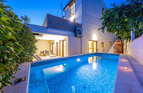 Mugeba Apartment | Dolce Vita Apartment 1 with Heated Private Pool