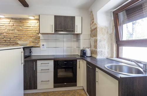 Mugeba Apartment | Dolce Vita Apartment 2 with shared Heated Pool near Poreč