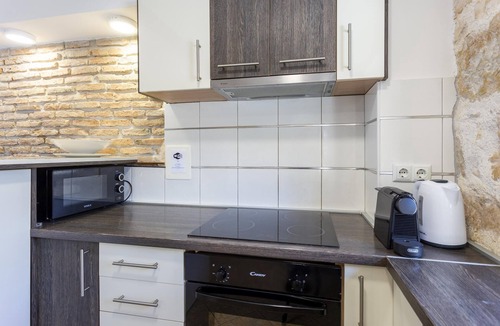Mugeba Apartment | Dolce Vita Apartment 2 with shared Heated Pool near Poreč