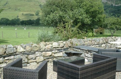 Tywyn House | Dolffanog Fawr