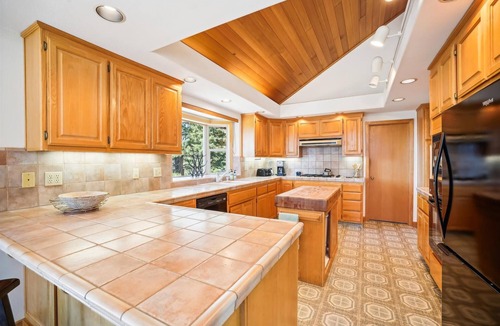 Lake Forest House | Dollar Point Retreat: High-Ceiling Lakeview Villa Perfect for Large Groups