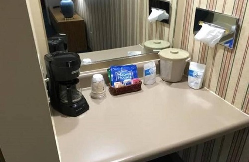 Albion Hotel | Dollinger's Motor Inn