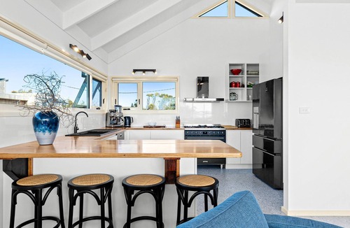 Dalmeny House | Dollini Views - Unit 2 - 14 Jocelyn St, Dalmeny