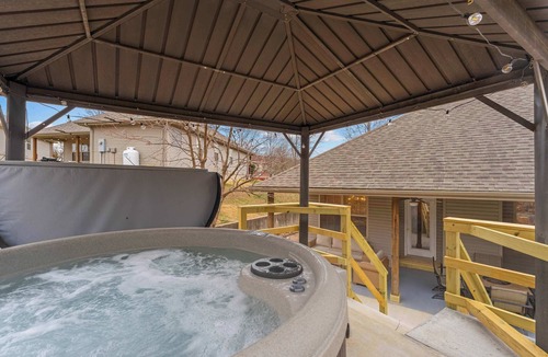 Branson Theater District House | Dolly's House! In the heart of Branson!