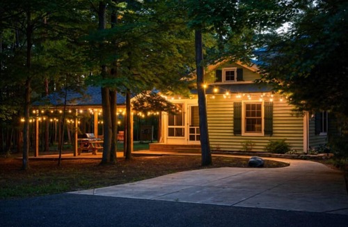 Fennville House | Dollybrook 2: Enchanted Forest | Hot Tub & Pool