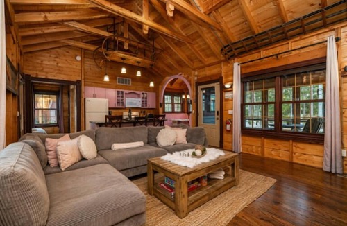 Fennville House | Dollybrook 3: Winter Wonderland | Pool