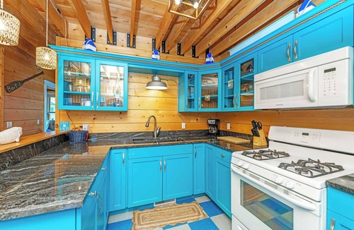Fennville House | Dollybrook 9: Captain's Lodge | Hot Tub & Pool