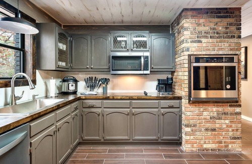 Caton Cabin | Dollywood open—only 15 min away on acreage!