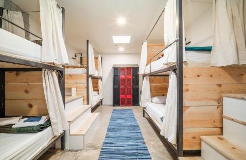 Lewis Hostel | Dolores Bike Hostel