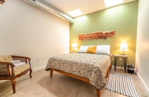 Lewis Hostel | Dolores Bike Hostel