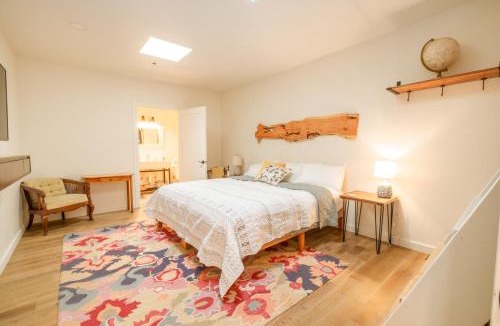 Lewis Hostel | Dolores Bike Hostel