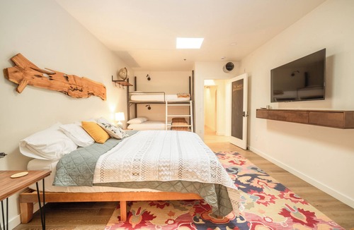 Lewis Hostel | Dolores Bike Hostel