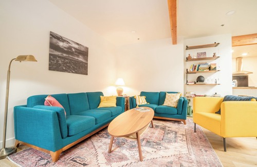 Lewis Hostel | Dolores Bike Hostel