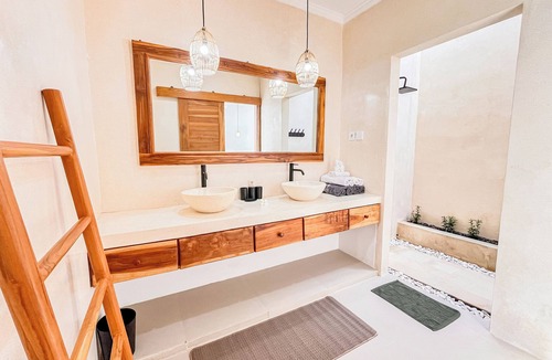 Lovina Bed & Breakfast | Dolphin 1 – Deluxe Double Room in New Villa on Lovina Beach