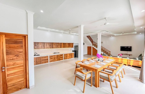 Lovina Bed & Breakfast | Dolphin 1 – Deluxe Double Room in New Villa on Lovina Beach