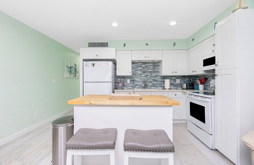 Englewood Condo | Dolphin 204 on Lemon Bay