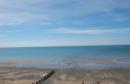 Tywyn House | Dolphin Beach House In Tywyn