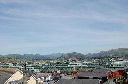 Tywyn House | Dolphin Beach House In Tywyn