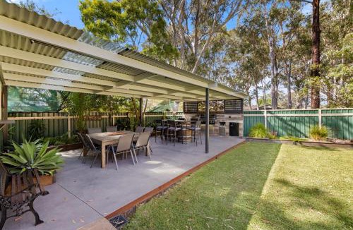 Callala Bay House | Dolphin Cove - Pet Friendly with Fireplace