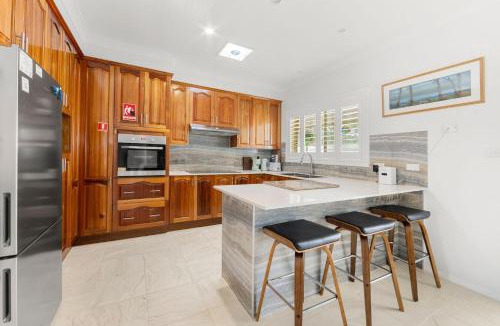 Callala Bay House | Dolphin Cove - Pet Friendly with Fireplace