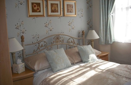 Looe House | Dolphin Guest House