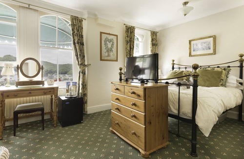 Looe House | Dolphin Guest House