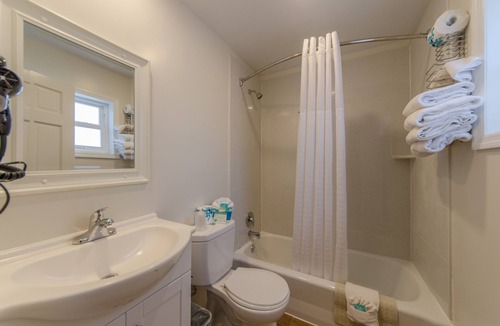 Wildwood Hotel | Dolphin Inn