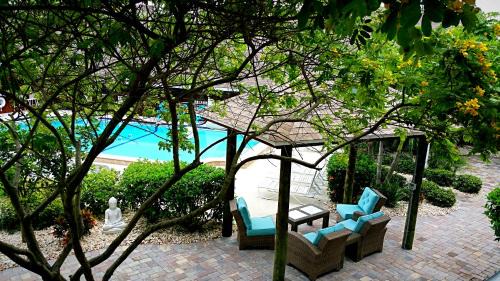 Caloosahatchee Resort | Dolphin Key Resort - Cape Coral