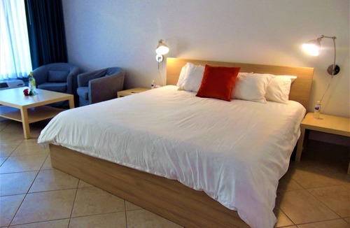 Caloosahatchee Hotel | Dolphin Key Resort