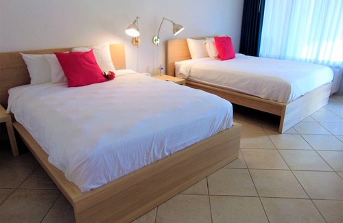 Caloosahatchee Hotel | Dolphin Key Resort