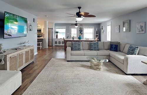 City-by-the Sea House | Dolphin Paradise | Bayfront + Pet Friendly