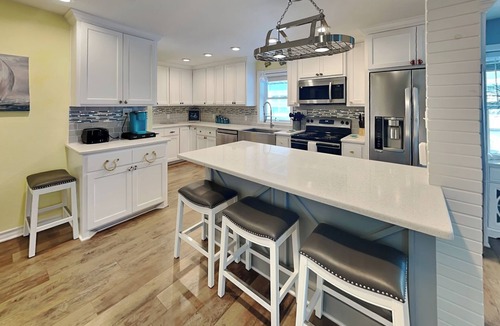 City-by-the Sea House | Dolphin Paradise | Bayfront + Pet Friendly