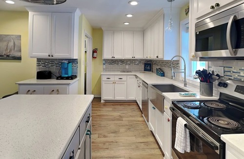 City-by-the Sea House | Dolphin Paradise | Bayfront + Pet Friendly